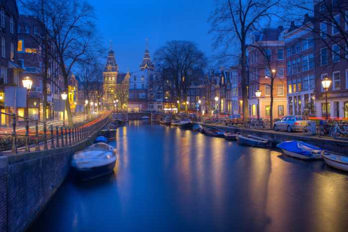 CITY OF CANALS-AMSTERDAM